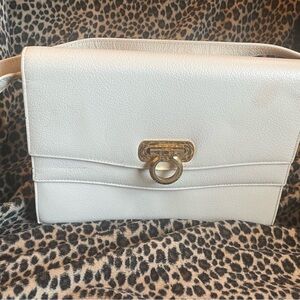Salvatore Ferragamo
Off white Leather & gold

Double Flap Vintage shoulder Bag